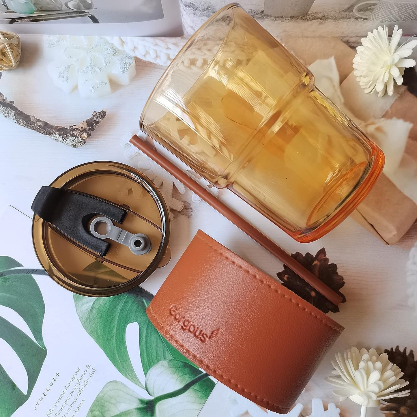 VenoBee™ Glass Tumbler with Straw